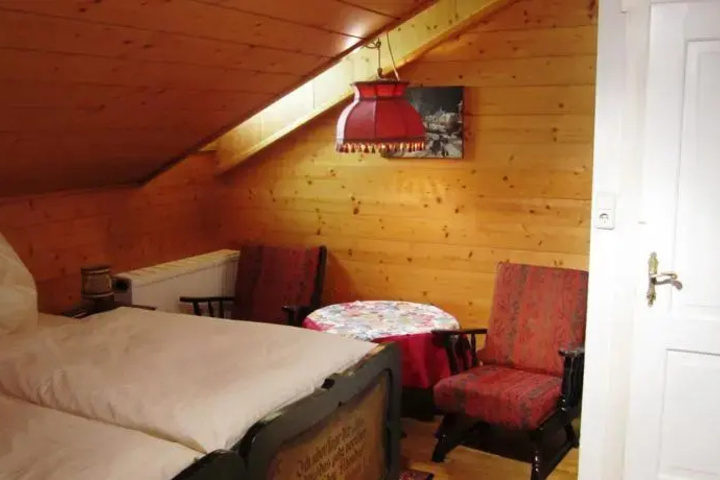Room 6 of 15