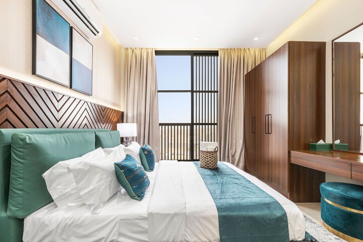 Room 11 of 24