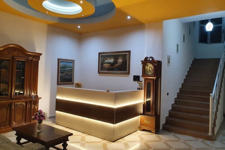 GURGURI HOTEL