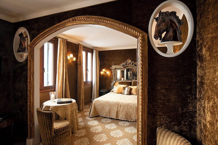 Room 32 of 122