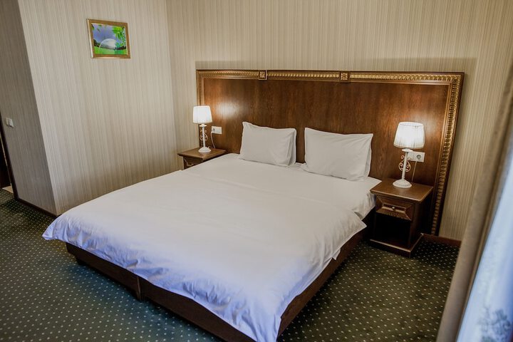 Room 5 of 94