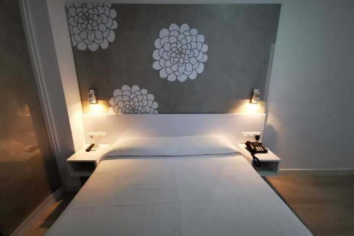 Room 8 of 48