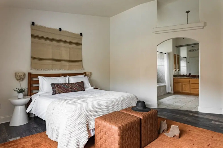 Room 2 of 18