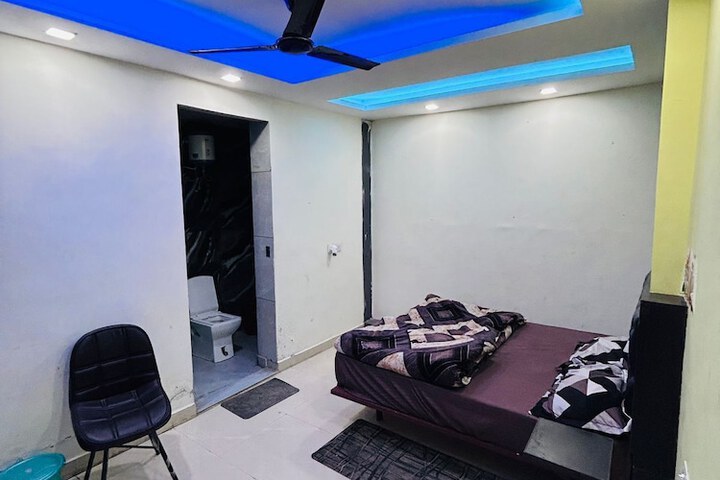 Room 5 of 13
