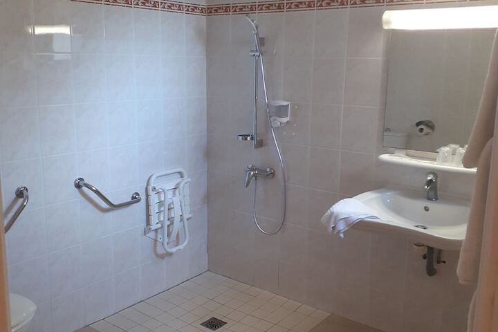 Room 14 of 27