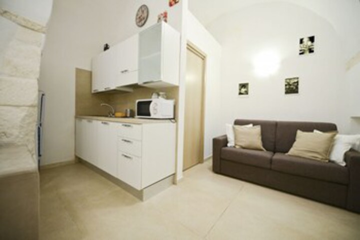 Room 6 of 12