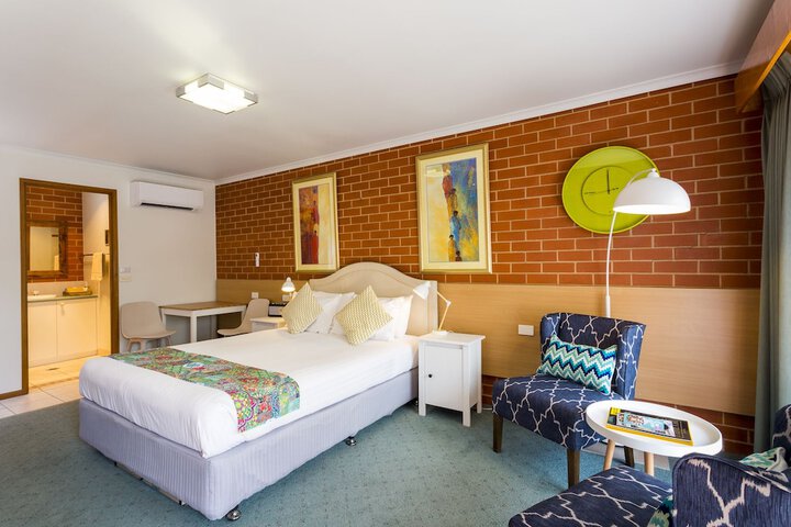 Exterior of Yackandandah Motor Inn
