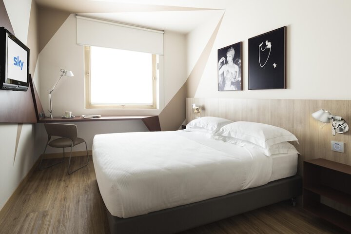 Room 25 of 59