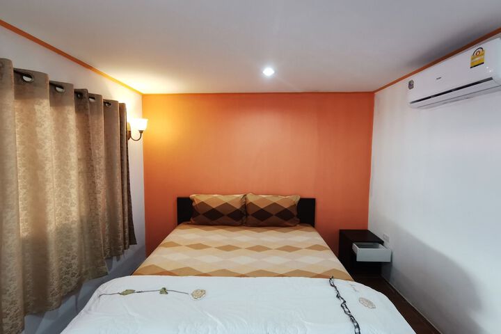Room 10 of 33