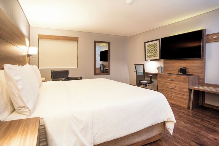 Room 27 of 61
