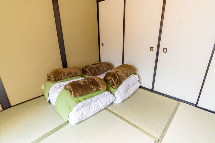 Room 3 of 8