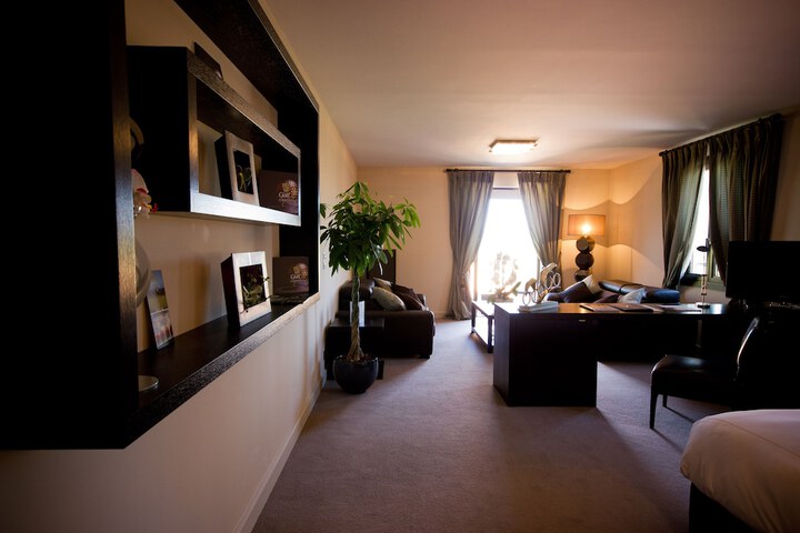 Hotel Suite Photo