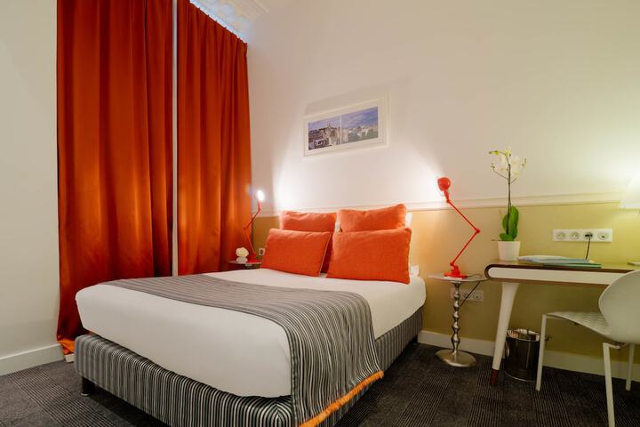 Room 4 of 24