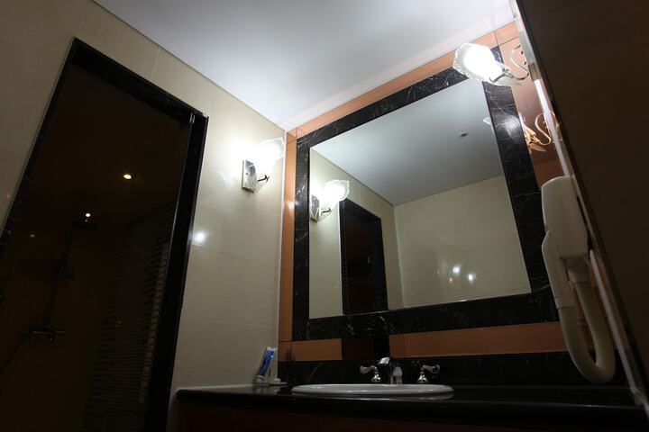 Room 29 of 37