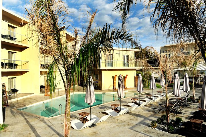 Hotel Pool