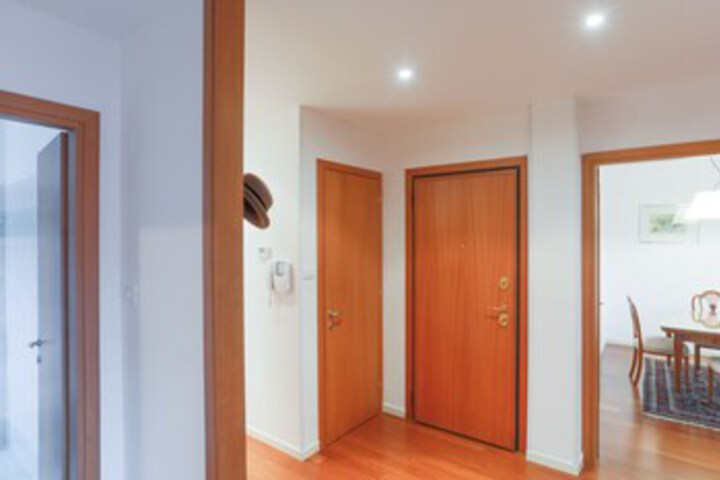 Room 27 of 32