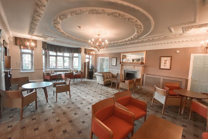 Lounge 74 of 118