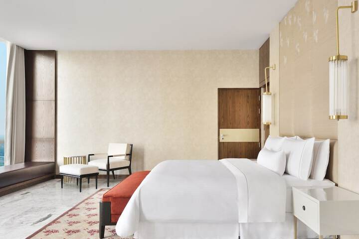 Room 28 of 83