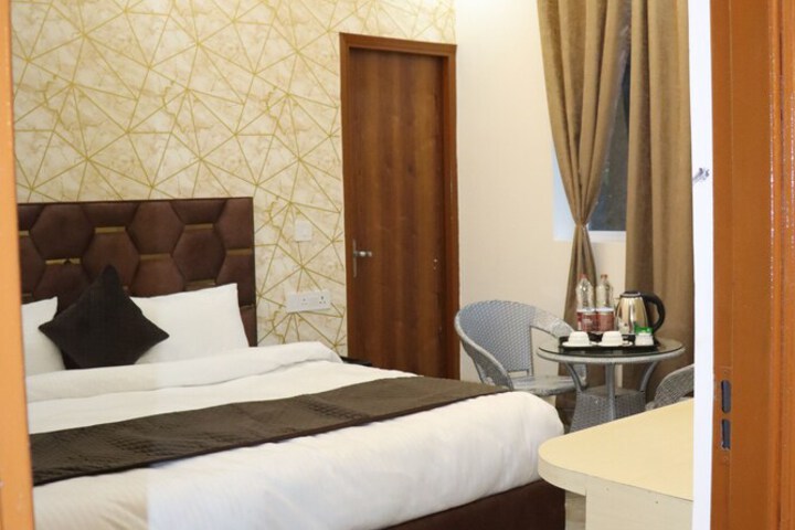 Room 17 of 30