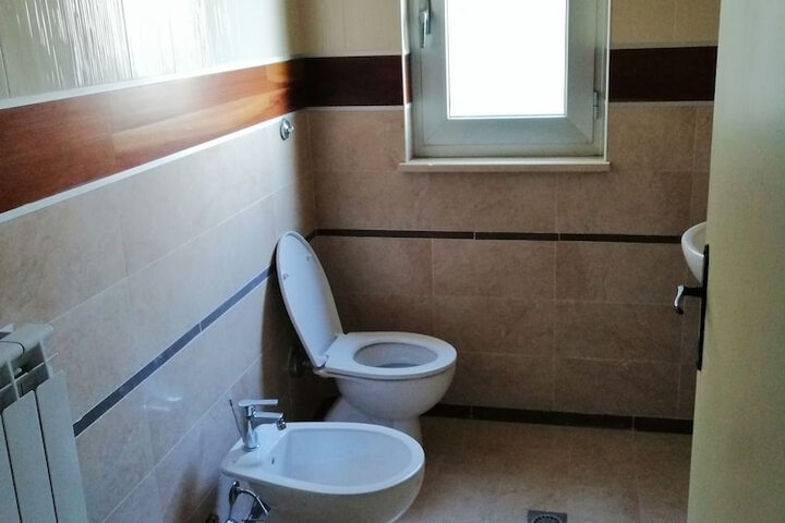 Room 10 of 36