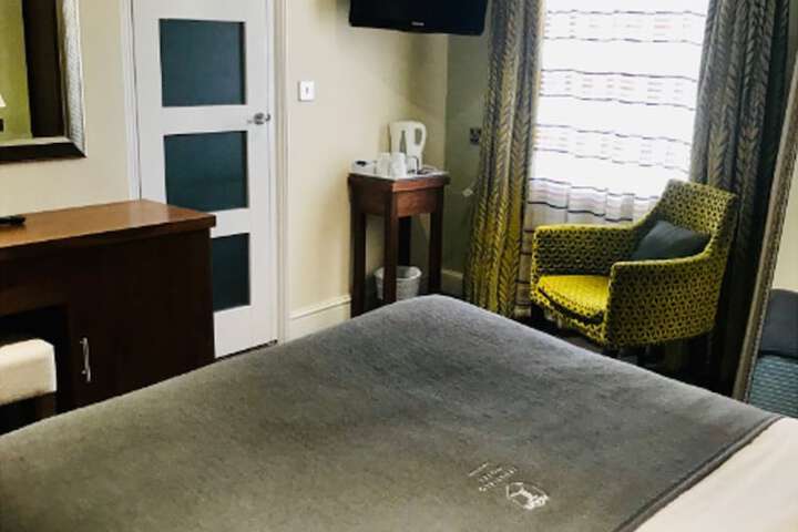 Room 32 of 73