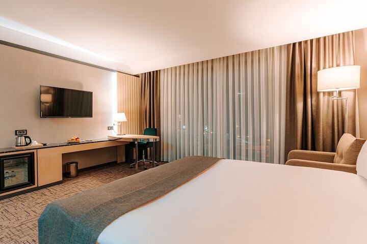 Room 11 of 34