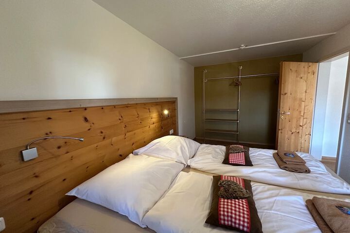 Room 72 of 221