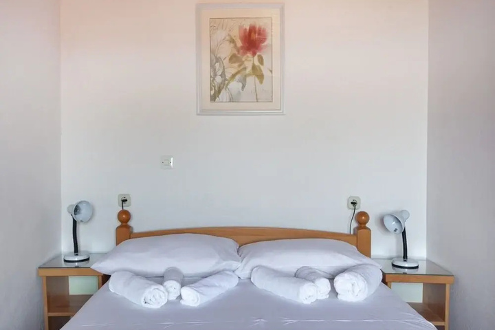 Room 4 of 15