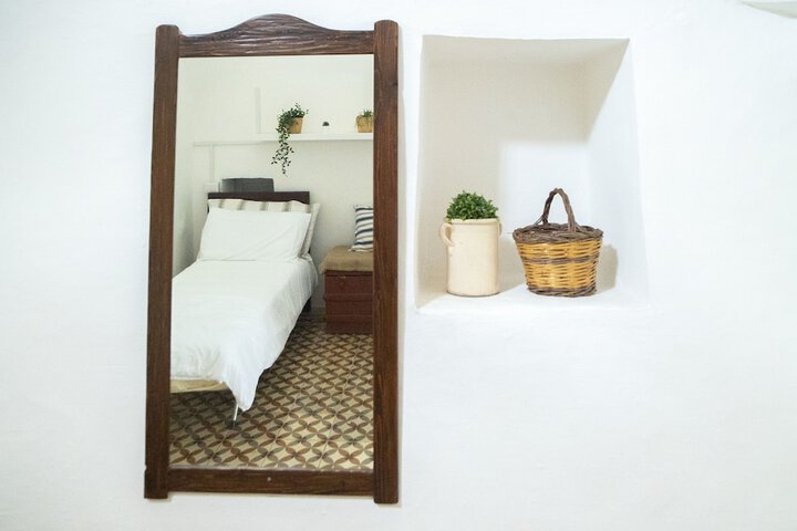 Room 5 of 76