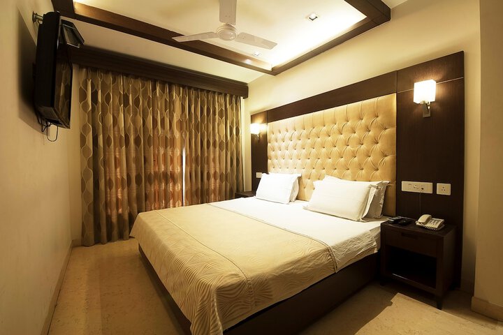 Room 4 of 25