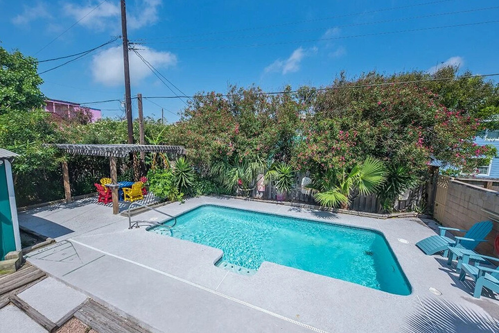 Pool 9 of 17