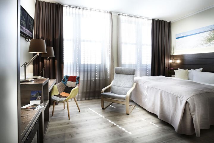Room 12 of 25