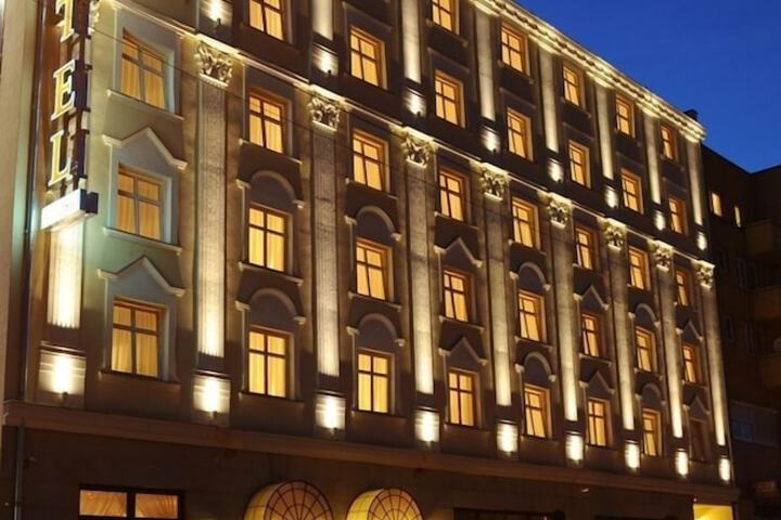 Exterior of Hotel Wloski