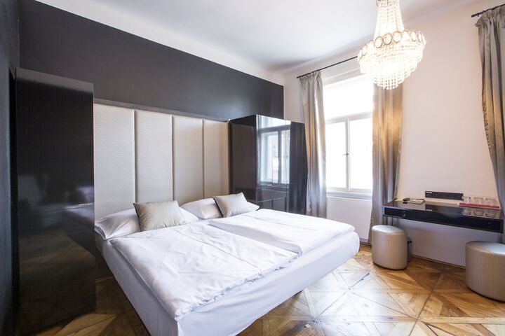 Room 27 of 71