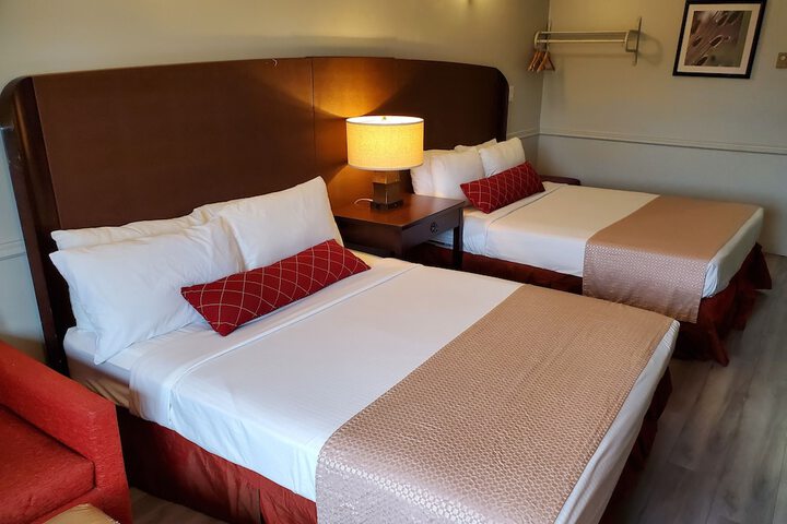Room 6 of 33