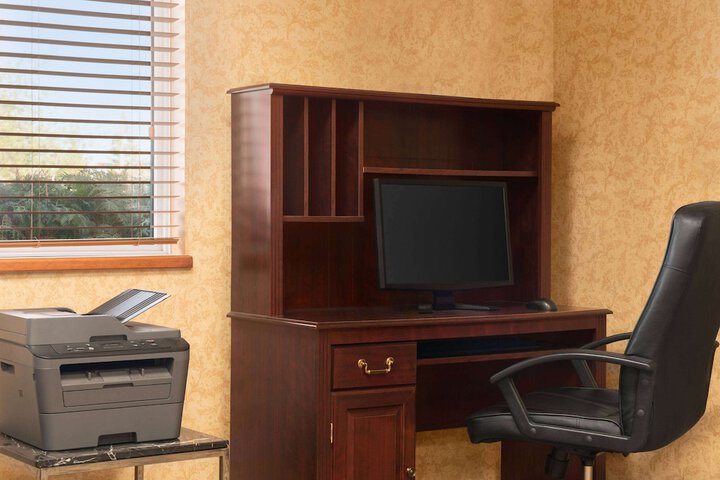 Business Center 25 of 28