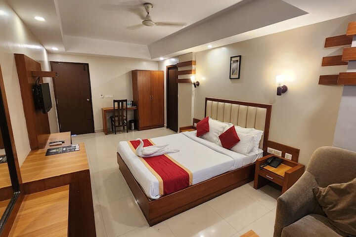 Room 8 of 10