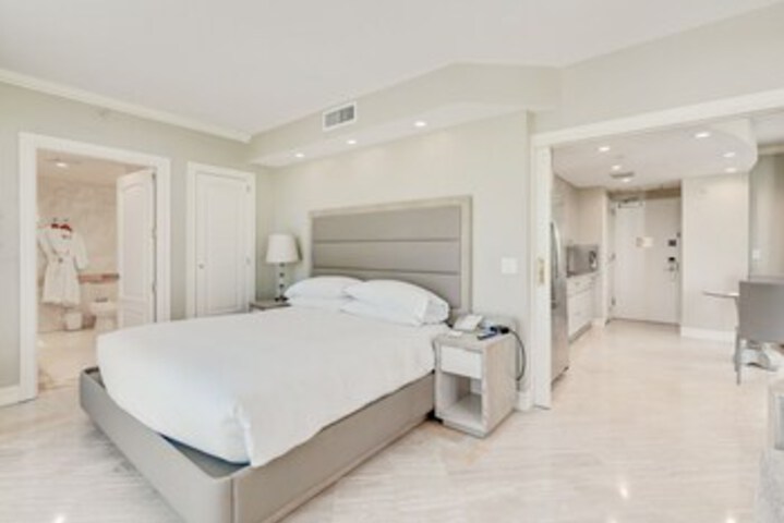 Room 250 of 318