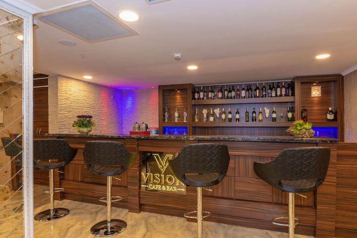 Lounge 42 of 46
