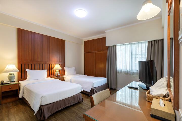 Room 13 of 102