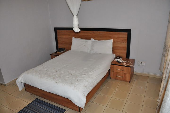 Room 6 of 26