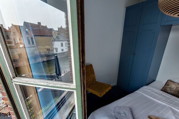 Room 2 of 36