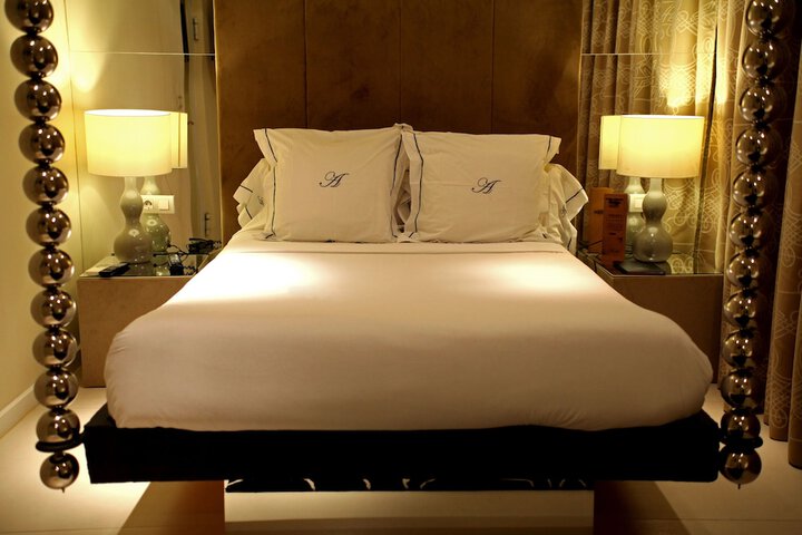 Room 32 of 86