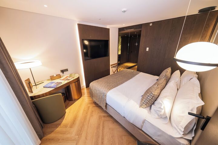 Room 22 of 200