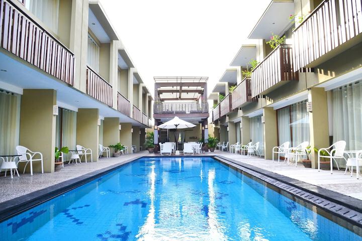 Pool Hotel