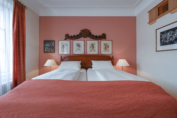Room 44 of 107