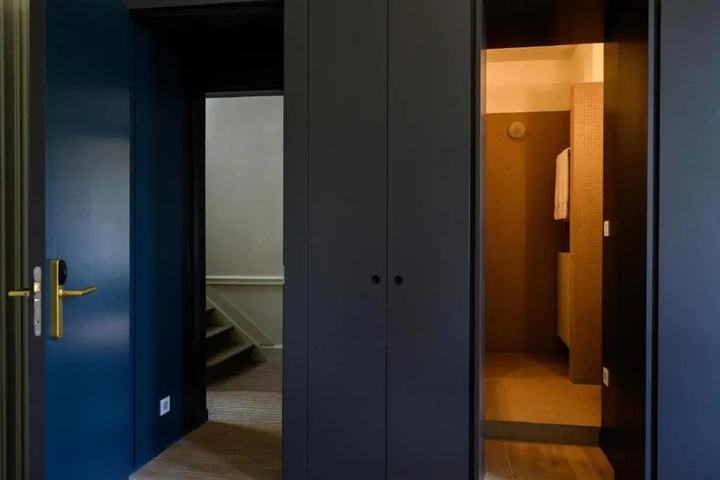 Room 14 of 18