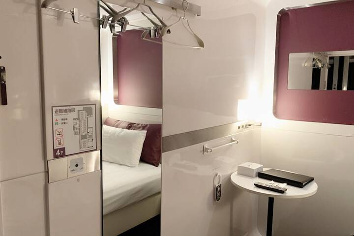 Room 9 of 37