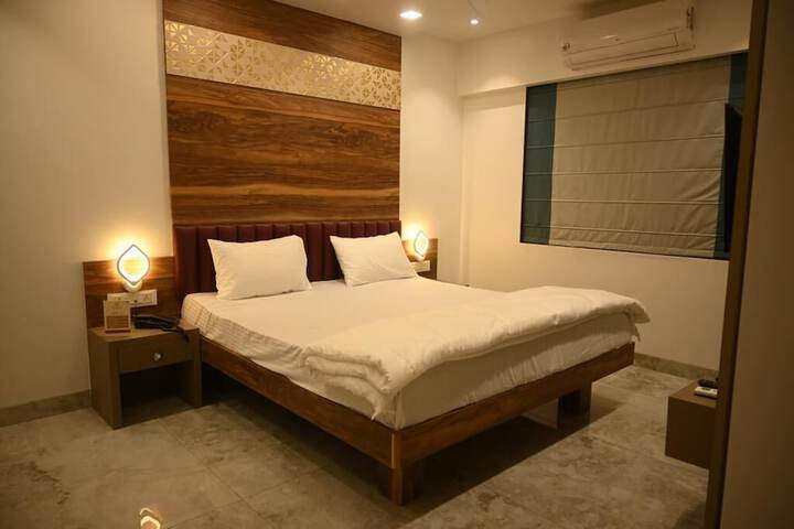 Room 9 of 26