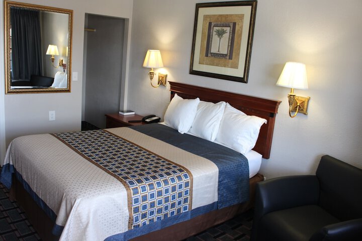 Room 2 of 9